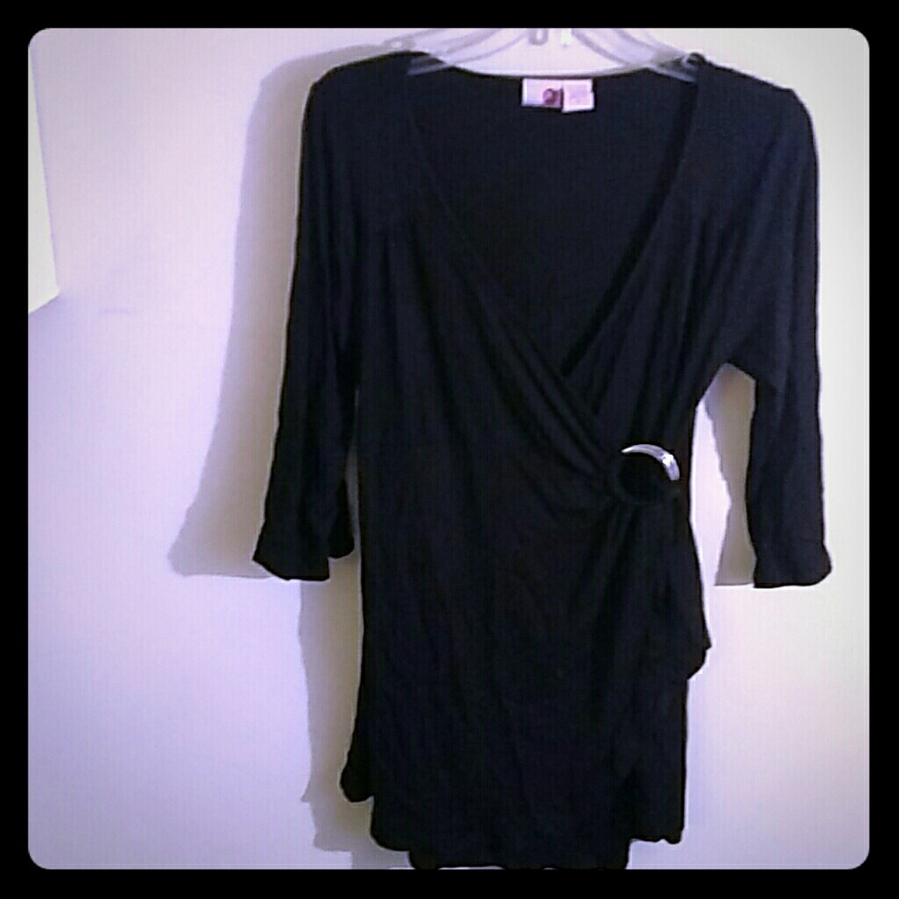 $5 MUST BUNDLE Flattering black drape side tunic TOP.